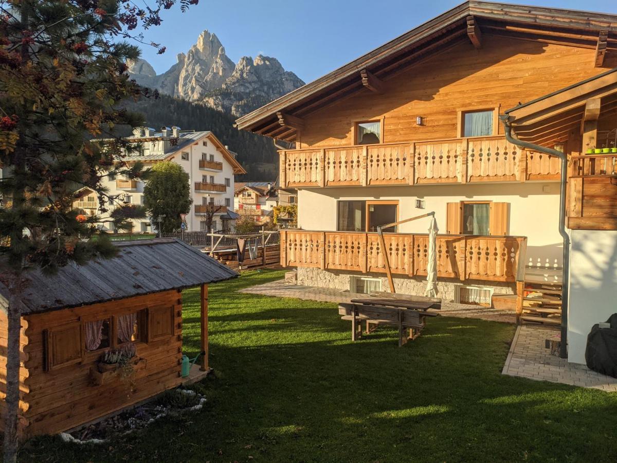 Ciasa Giorgina Appartement Pozza di Fassa Buitenkant foto